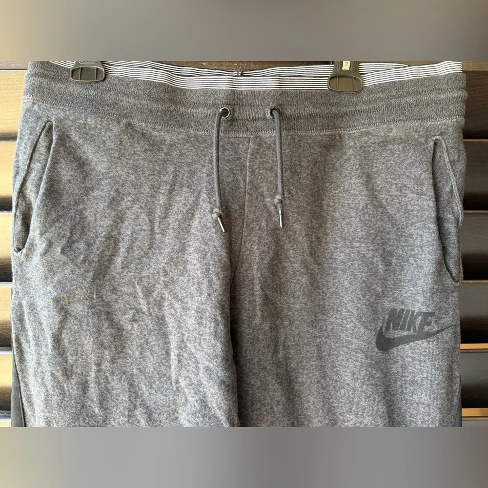 Nike Large Cotton Dark Grey SweatPants Elastic Waist Tapered Draw String Pockets